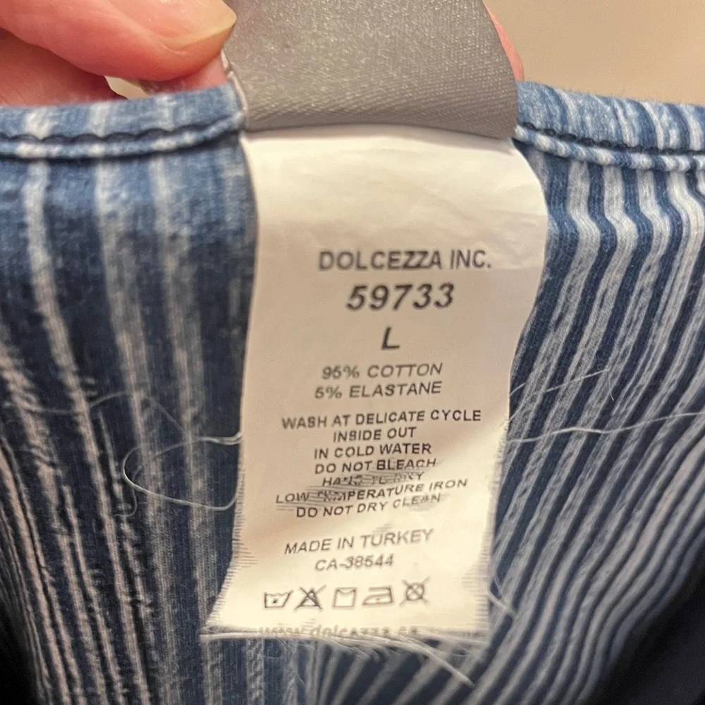 Elegant Multicolor V-Neck Dress - Picture 6 of 6